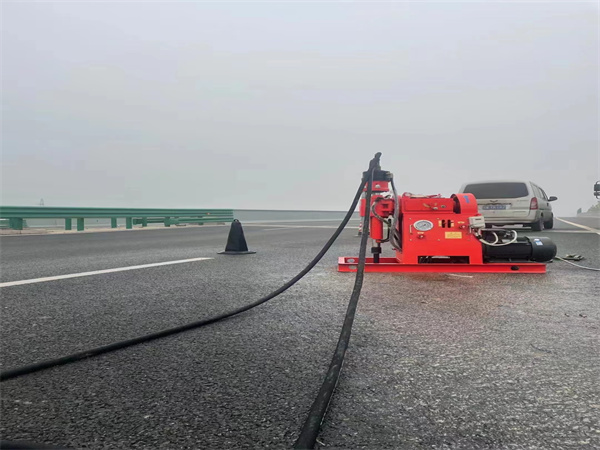 英吉沙马路路基路面开裂下沉注浆加固灌浆